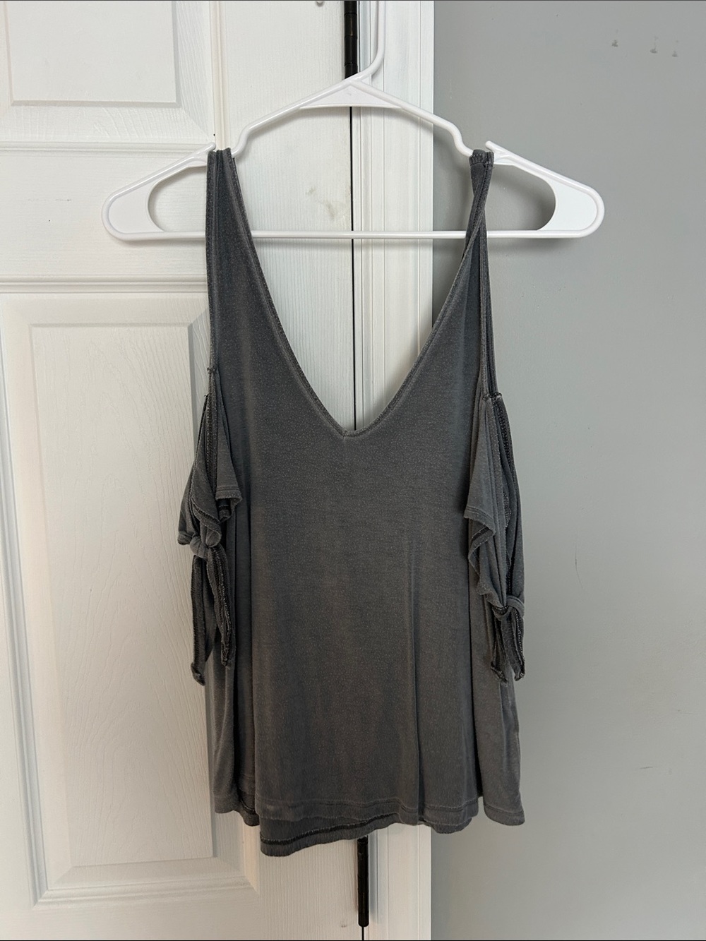 American Eagle Outfitters Gray Cold-Shoulder V-Neck Tank